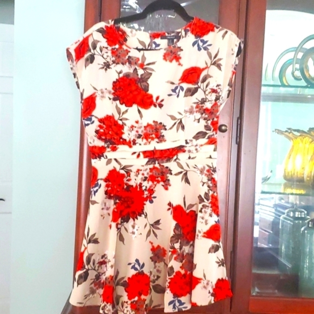 Forever 21 floral Dress 👗 beautiful flowers 💐